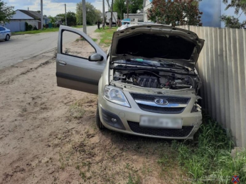 Мужчина потерял сознание и погиб за рулем Lada Largus под Волгоградом