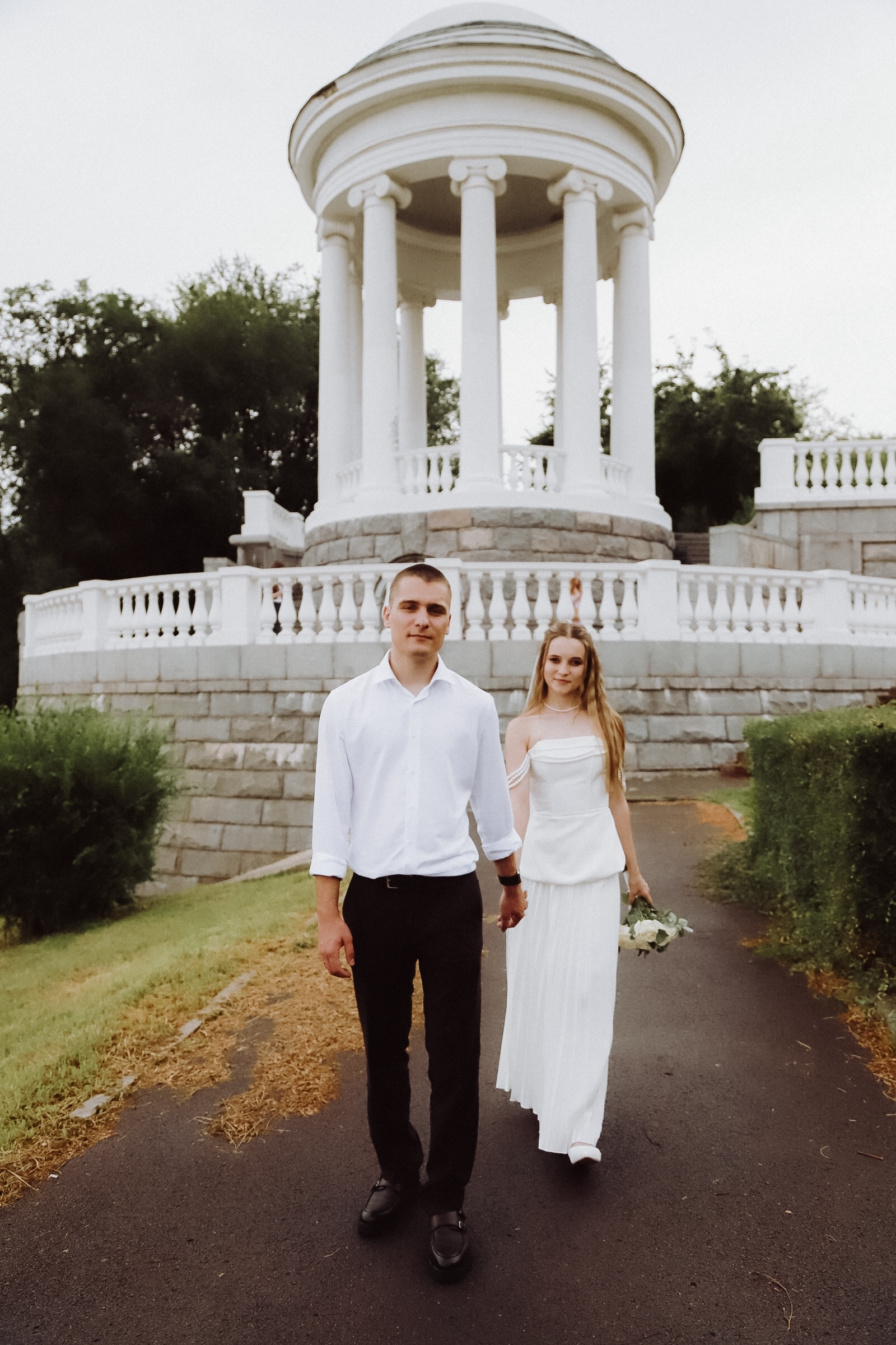 Волгоградские артисты из "Царицынской оперы" сыграли свадьбу