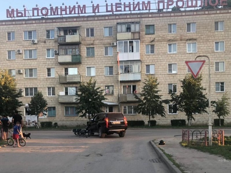 Pajero Sport протаранил мопед с 14-летним мальчиком за рулем в Волгоградской области