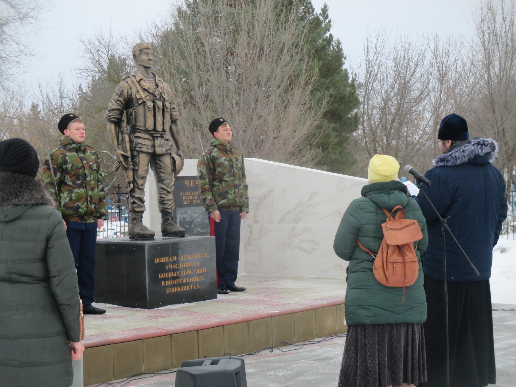 Вандалы осквернили памятник ветеранам боевых действий в Волгоградской области