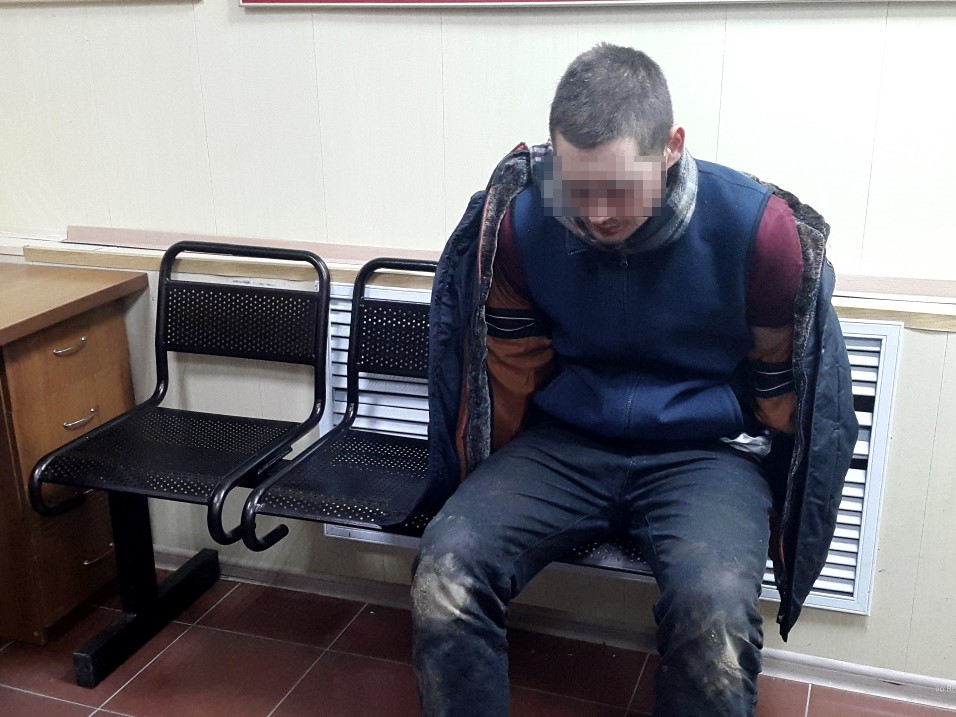 На два месяца: изрезавший полицейского ножом американец заключен под стражу в Волгоградской области