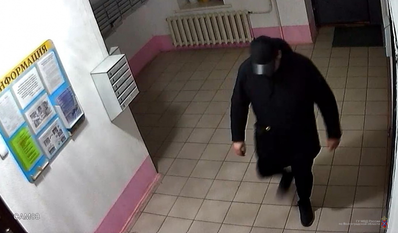 78 человек эвакуировано: неизвестный мужчина поджог жилой дом в Камышине