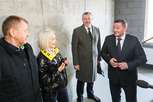 Губернатор Волгоградской области за четыре минуты легко преодолел пешком 20 этажей 