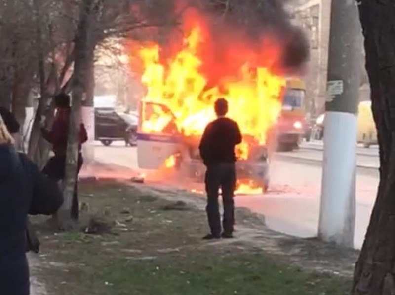 Полицейская ГАЗель сгорела в Волгограде 