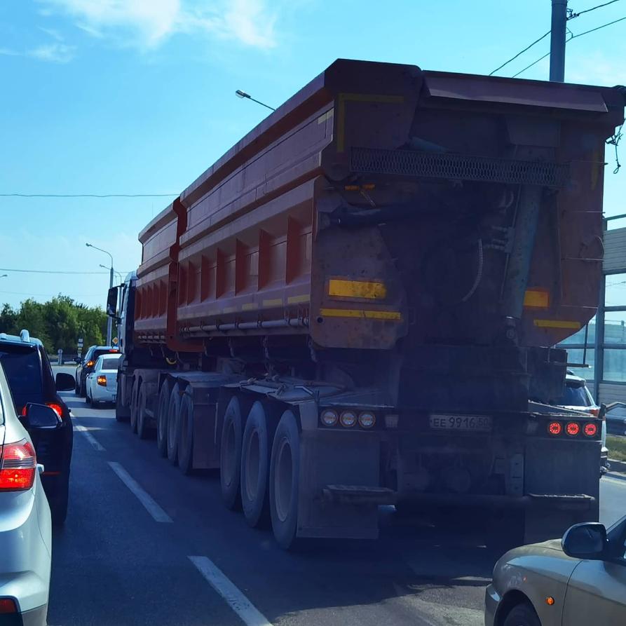 Блогер обвинил чиновника и полицейского в плохом состоянии городских дорог Волгограда