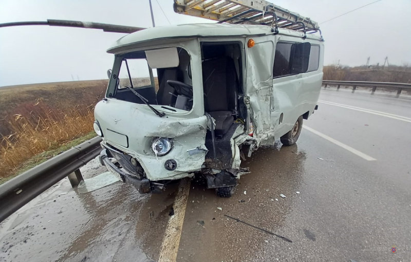 В Волгограде столкнулись «Газель» и УАЗ: есть пострадавшие