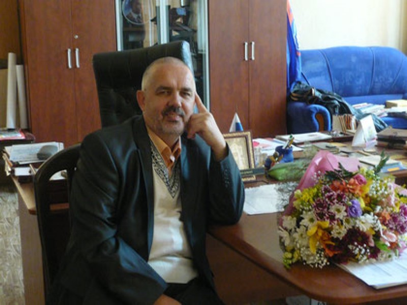 «Ему жали руку волгоградские политики»: в хищении бюджетных денег обвиняется почетный педагог 