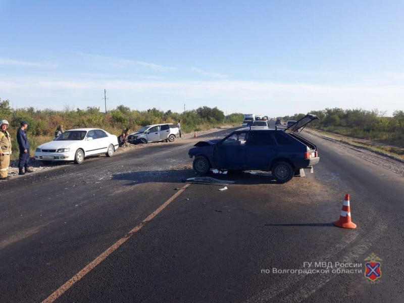 Мама не справилась с управлением: 12-летняя девочка пострадала в столкновении на встречной полосе под Волгоградом 