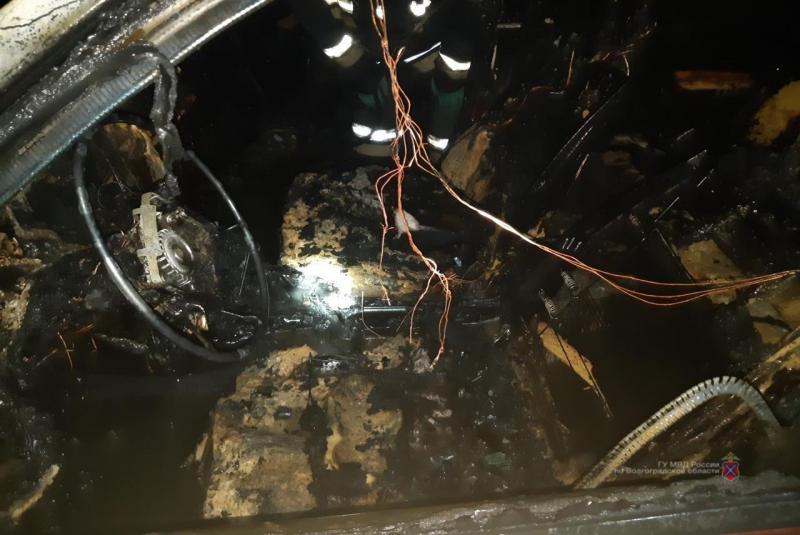 «Разбила стекло и бросила окурок»: волжанка сожгла дотла автомобиль соседа