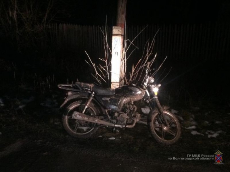 Маму с шестимесячным ребенком переехал пьяный селянин на мотоцикле в Волгоградской области