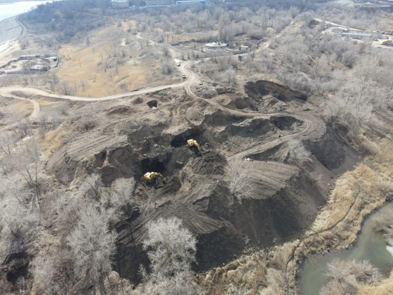 В Волгограде неизвестные рушат берегоукрепление Волги