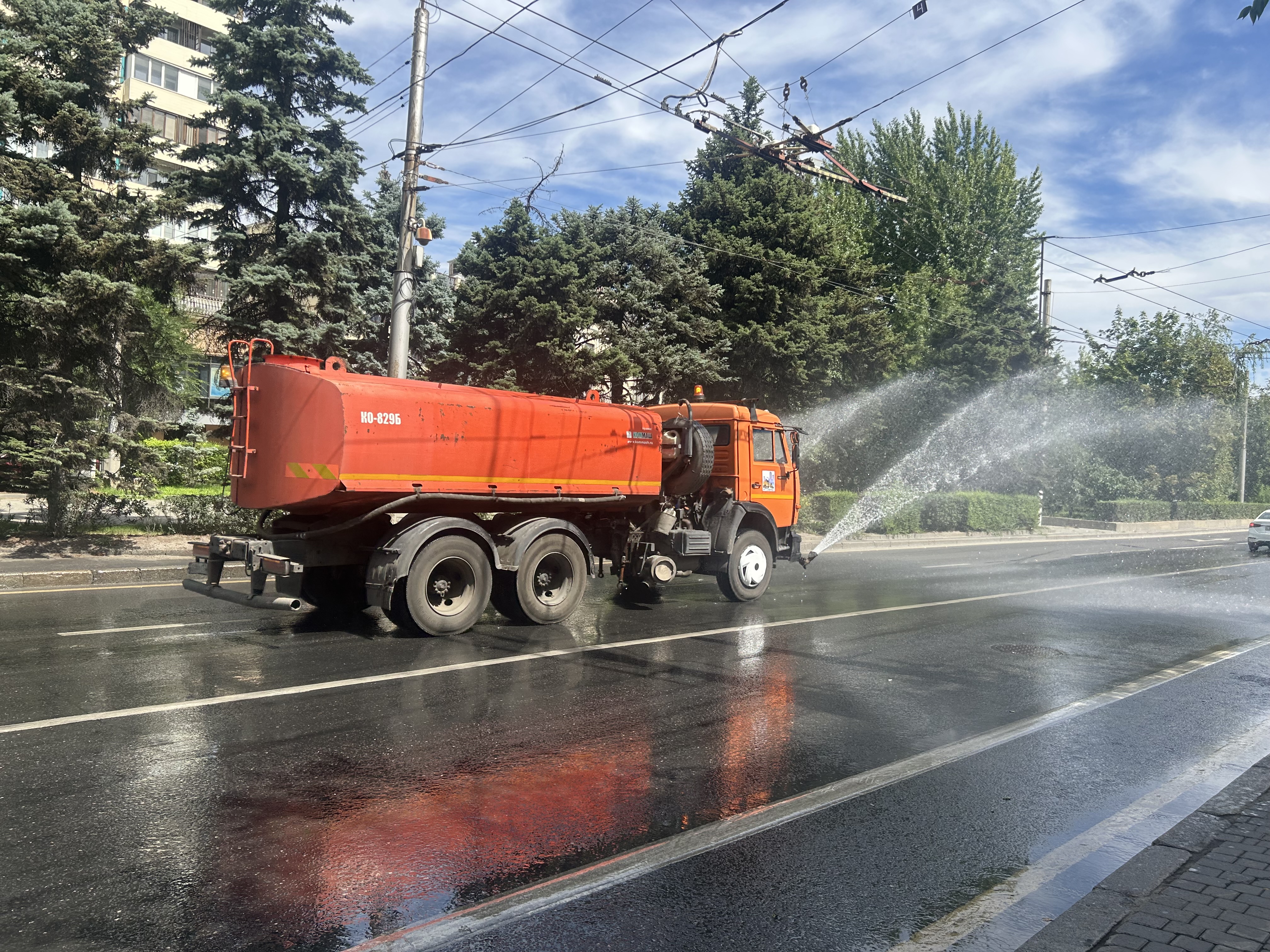 Губернатор Волгоградской области призвал усиленно поить пациентов больниц и поливать улицы в жару
