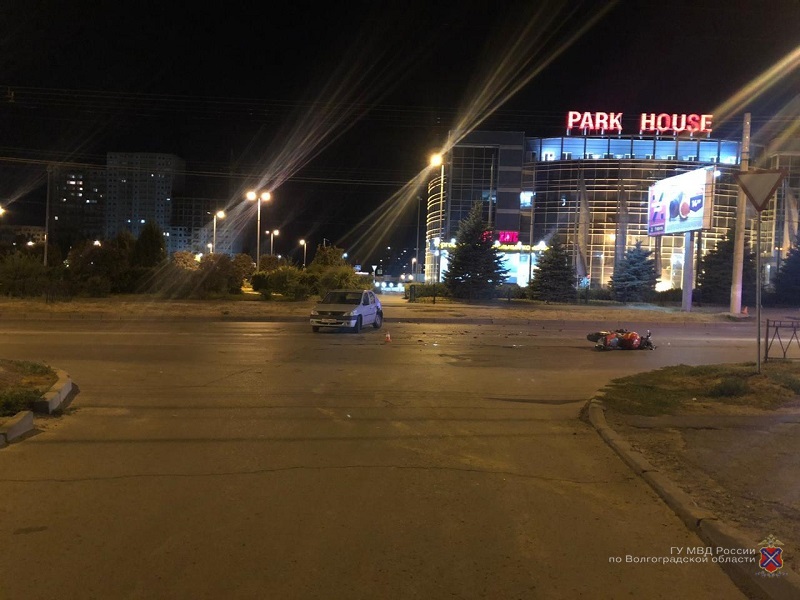 Один за другим: два мотоцикла разбились в Волгограде
