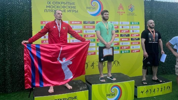 Волгоградец взял серебро на чемпионате России по пляжной борьбе