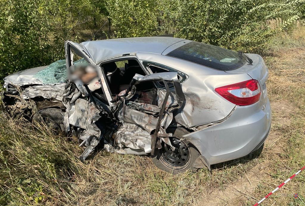 Выехал на встречную полосу: в страшном ДТП разбилось три человека, включая 6-летнюю девочку в Волгоградской области
