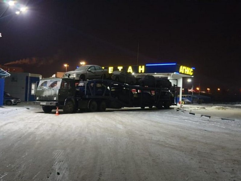 Не поставил на ручник: КамАЗ сбил водителя, вышедшего из кабины в Камышинском районе