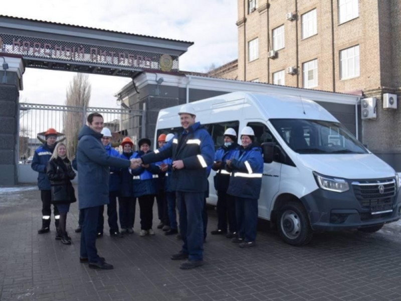 Два новеньких авто получили волгоградские заводчане