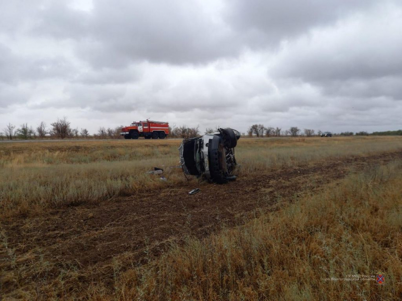 Астраханцы разбились под Волгоградом: женщина погибла, двое мужчин в больнице