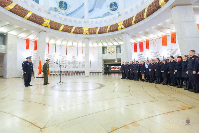 Подполковником милиции в отставке рассказал волгоградским полицейским об участии в Сталинградской битве