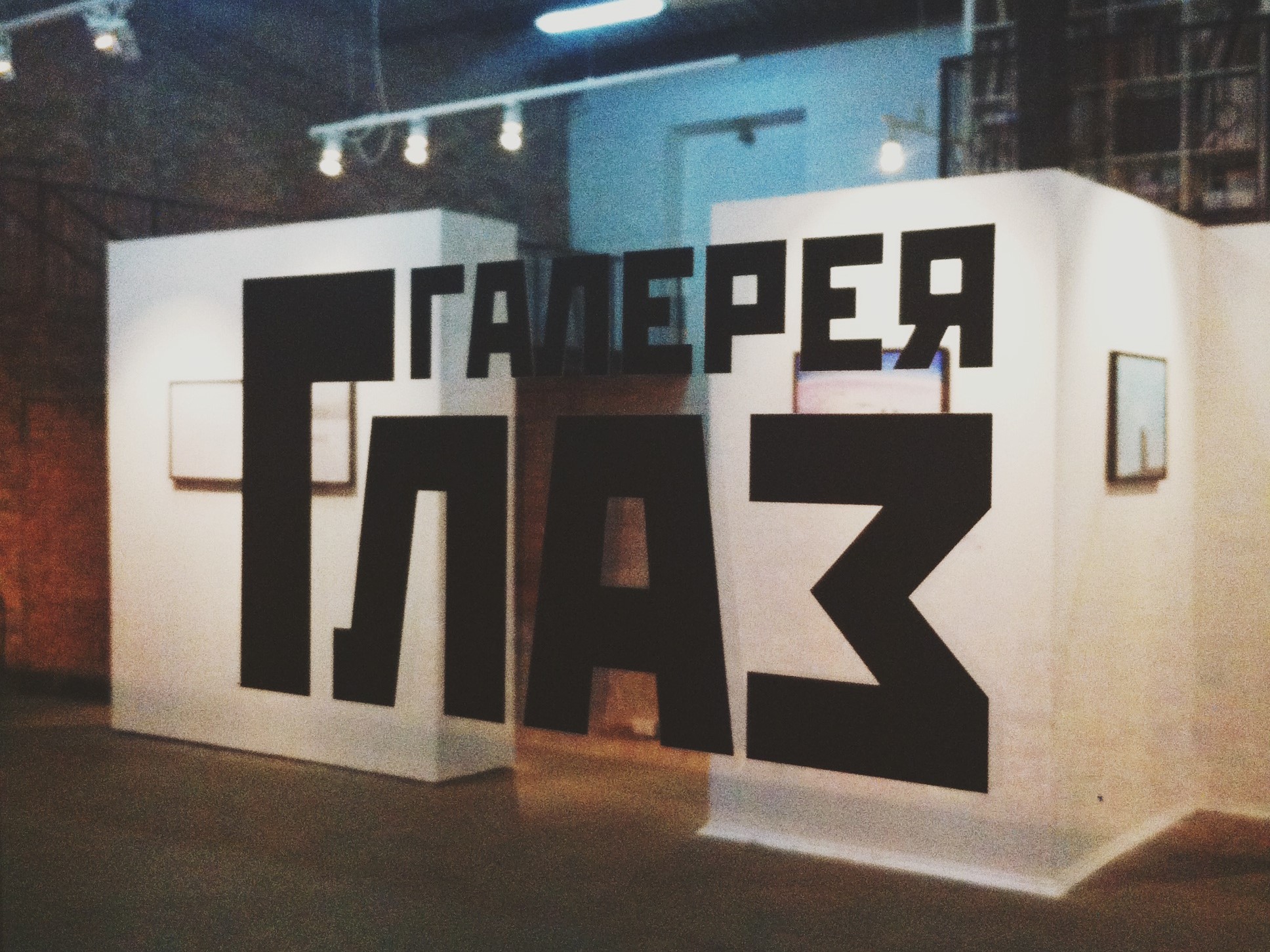 Сколько стоит купить и продать доллары в Волгограде 16 апреля