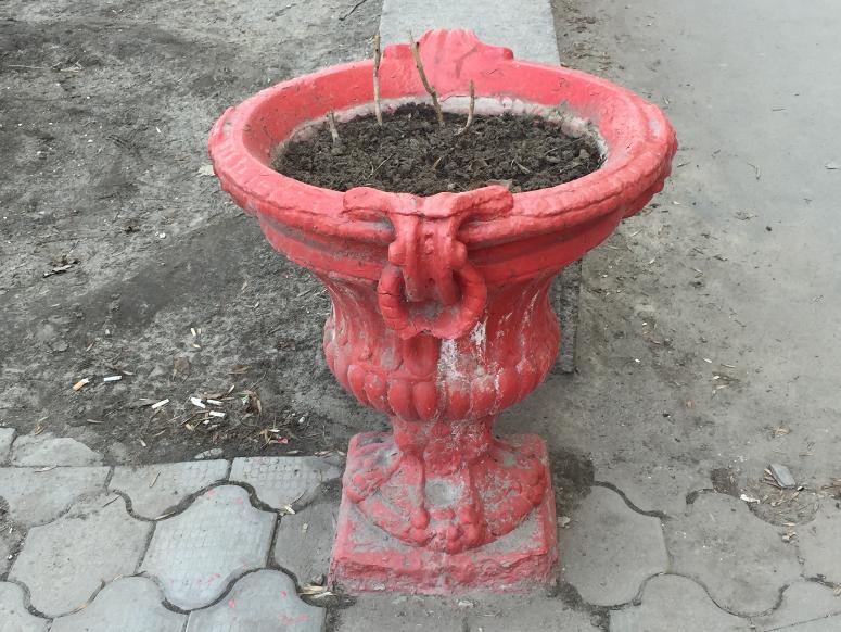 В Волгограде рекомендовано обрабатывать от коронавируса уличные урны, киоски и даже кабины лифтов