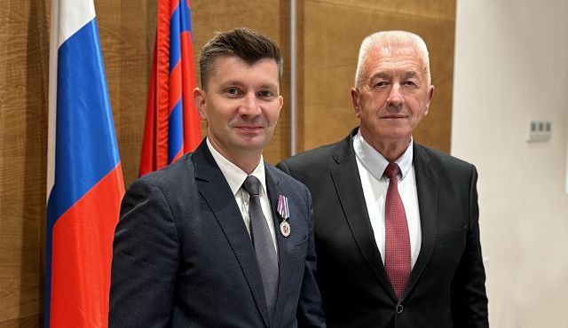 Мужчин в лосинах наградили в Волгограде