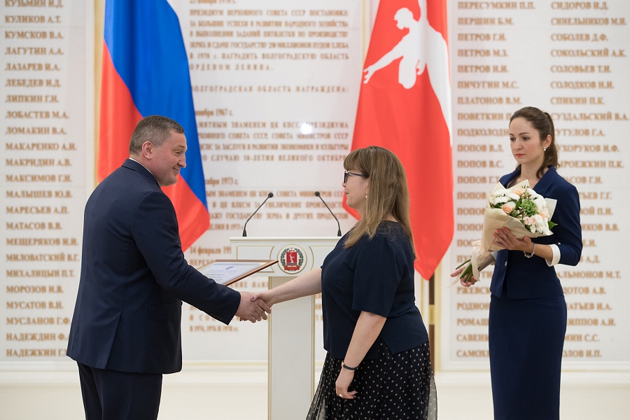 Волгоградский губернатор приятно удивил одинокую, пожилую женщину