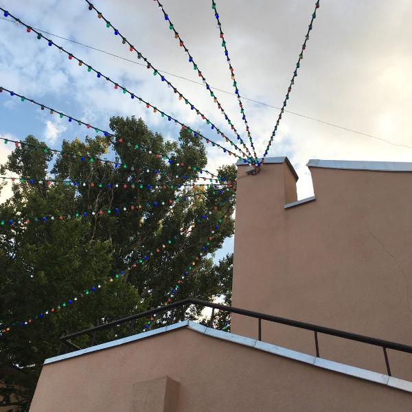 Пытался убежать, но был пойман: в Волжском из окна выпал мужчина