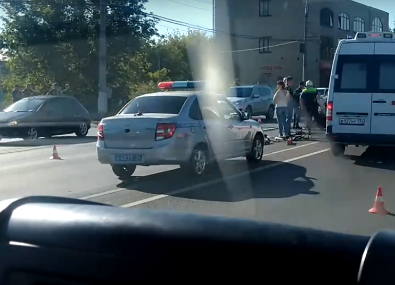 Выехал на встречку: на юге Волгограда в страшном ДТП погиб молодой парень 