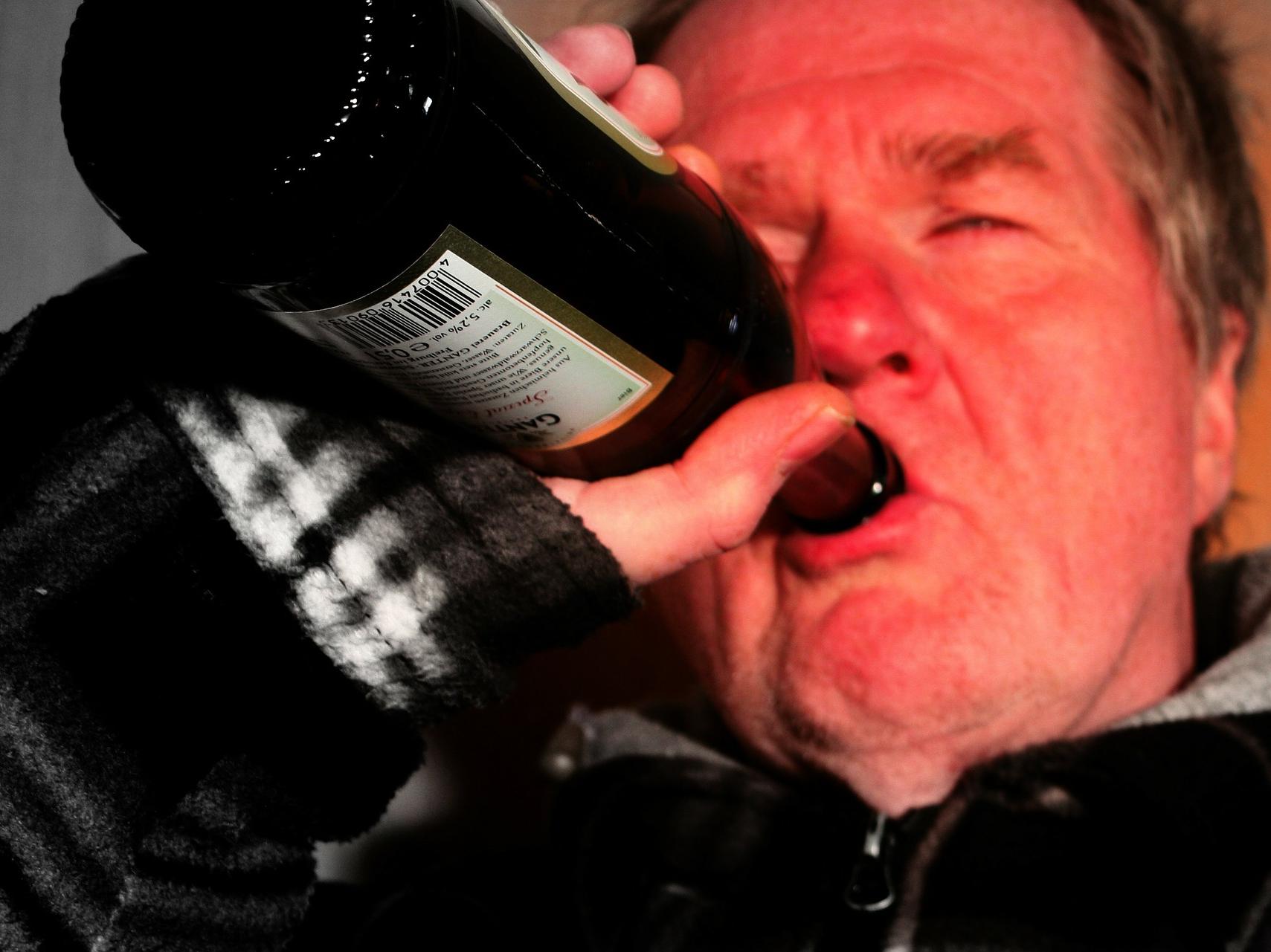 Перепивший камышанин присел в подъезде и умер