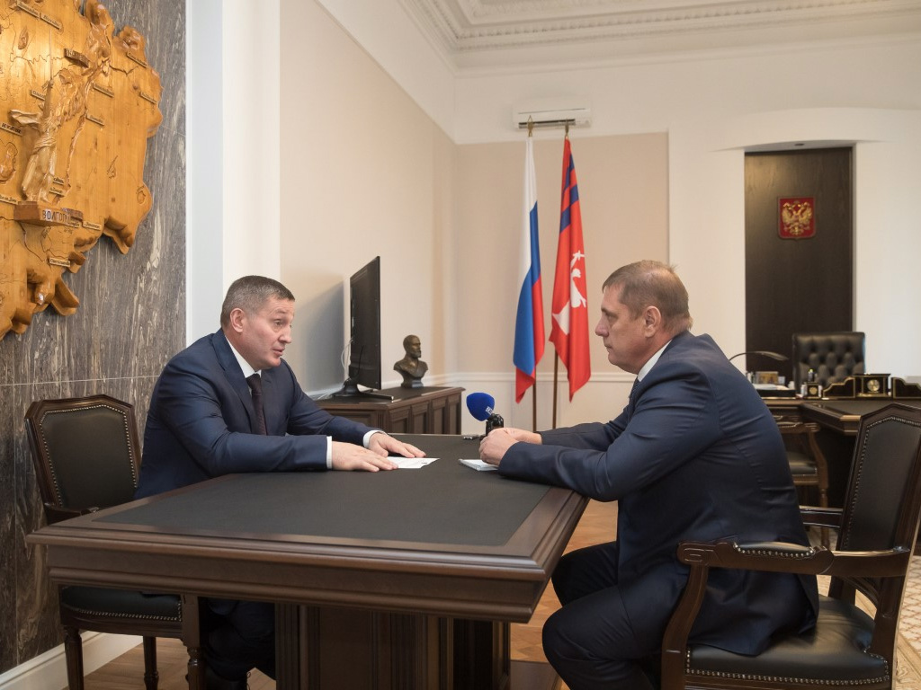 Волгоградец с сумочкой как у Анжелины Джоли назначен на должность сенатора