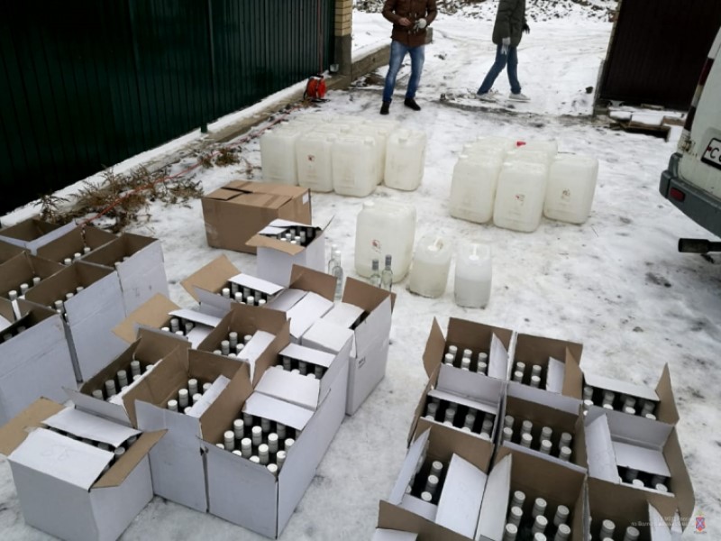 Трио бутлегеров натворило дел на восемь томов: начинается суд в Волгограде