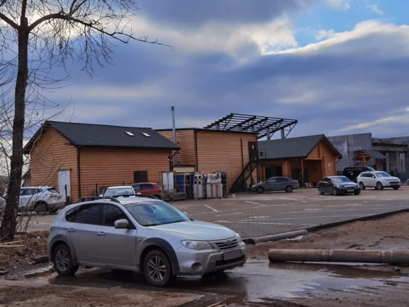 Завонявшим округу парк-отелем «Бобры» плотно занялась природоохранная прокуратура