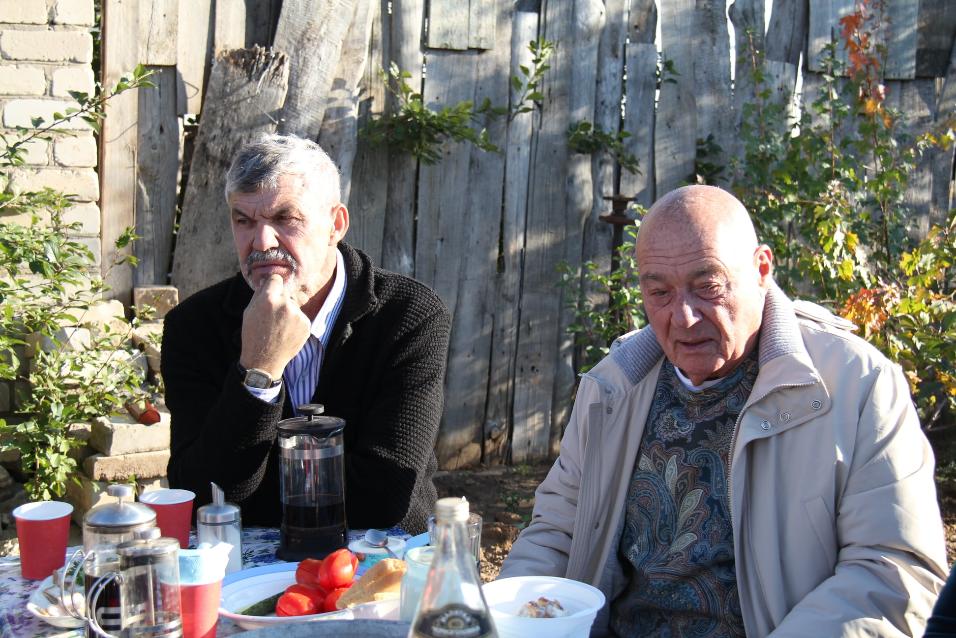 Телеведущий Владимир Познер приехал пить чай к волгоградскому фермеру