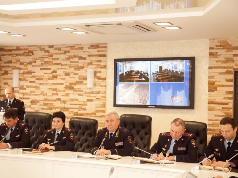 «Девушки сразу по домам, у юношей наряды»: Волгоградскую академию МВД закрыли на карантин