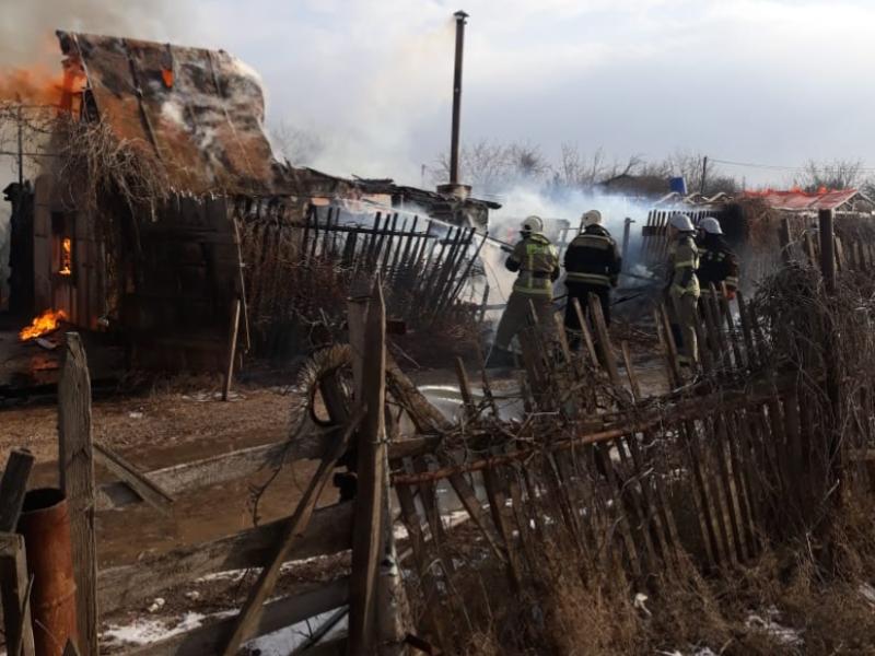 Пенсионерка пострадала при пожаре в собственном доме в Волжском 
