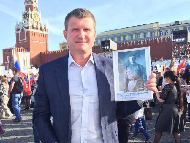 «Вновь выпали непростые испытания»: Олег Савченко поздравил волгоградцев с Днем Победы 