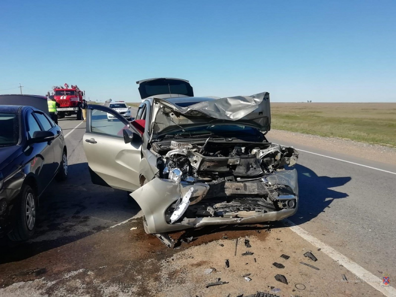 Шесть человек пострадали в столкновении «Лады» и «Нивы» под Волгоградом