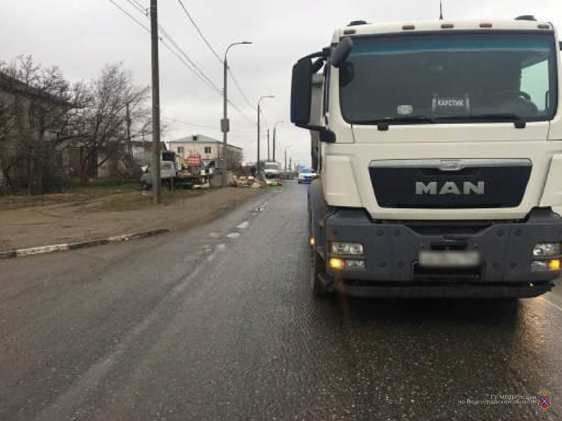 Водитель фуры второпях устроил ДТП в центральной части Волгограда