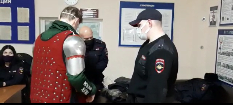 Двух рыцарей задержали на митинге в поддержку Навального в Волгограде