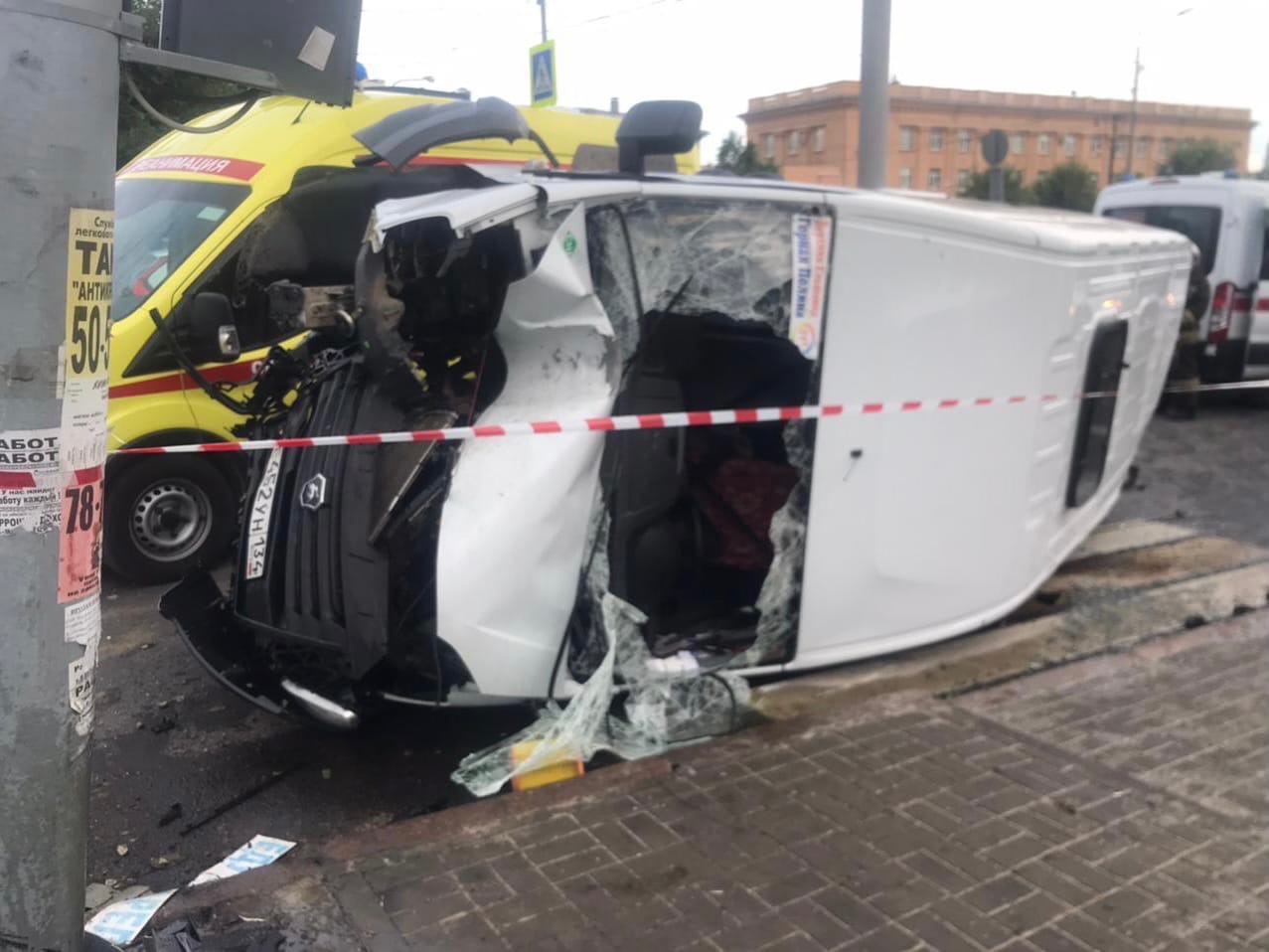 Полиция озвучила подробности ДТП грузовика и маршрутки в Волгограде