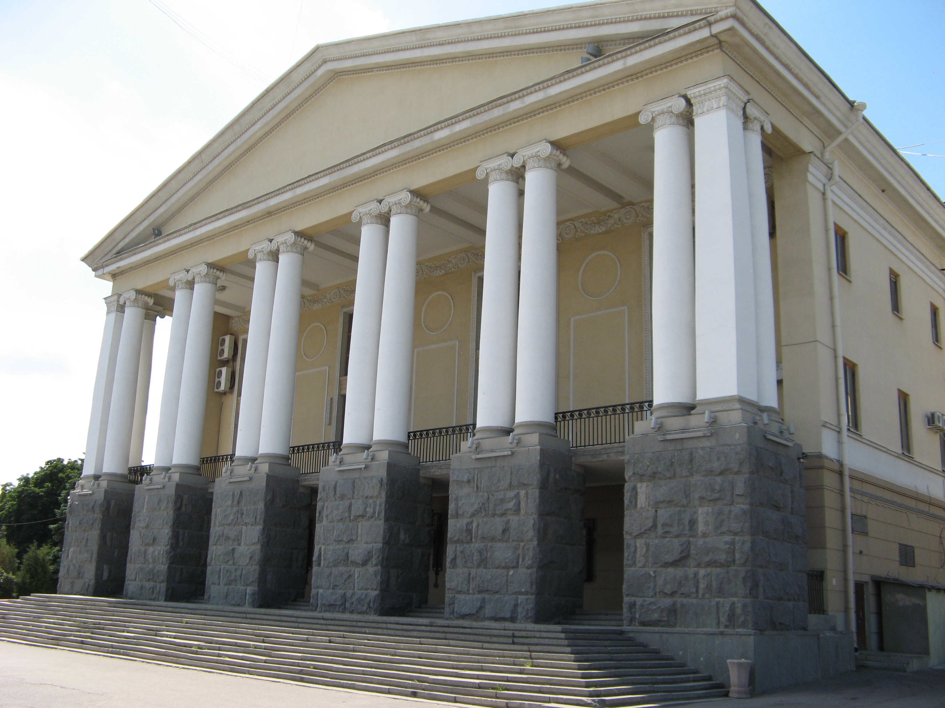 Волгоградские чиновники закрывают авто-кофейню