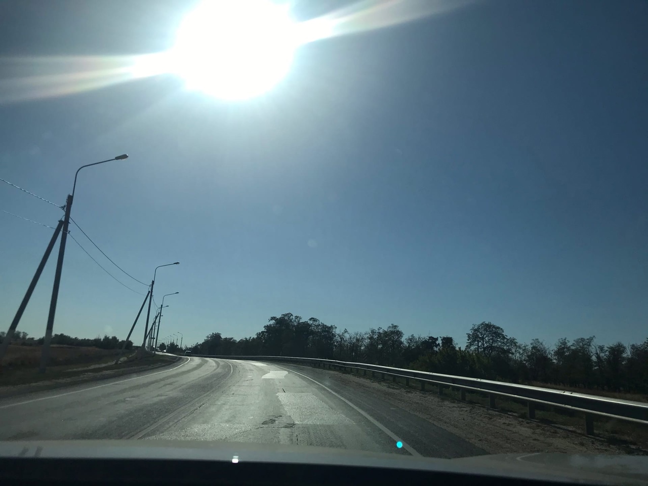 Skoda дагестанца вылетела с дороги в Волгоградской области и сгорела дотла 