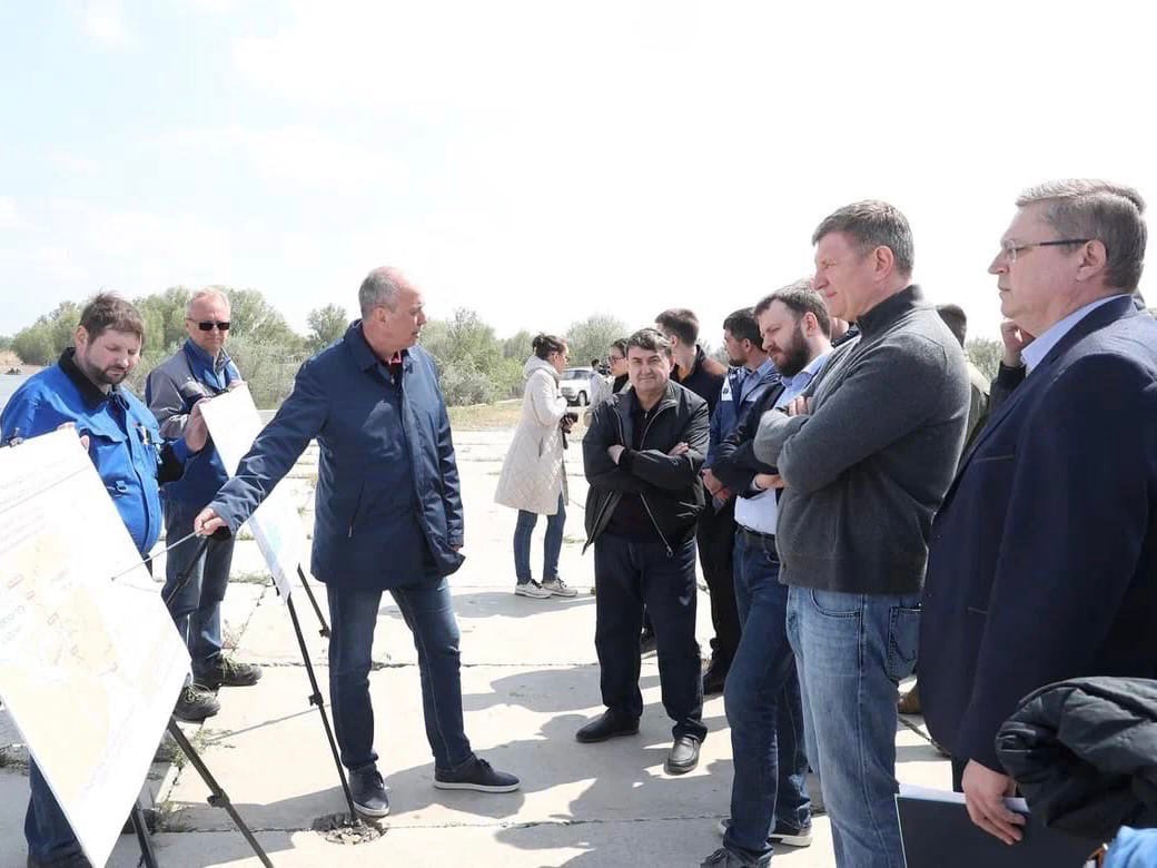 Олег Савченко совместно с двумя помощниками президента РФ проинспектировал строительство порта «Оля»