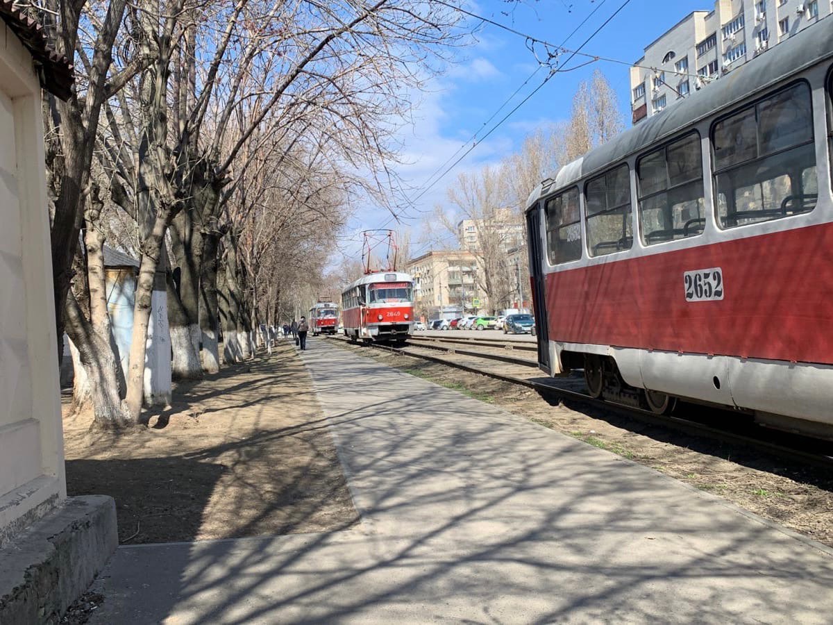 На первые июльские выходные закрывают проезд и меняют маршрут трамваев на западе Волгограда