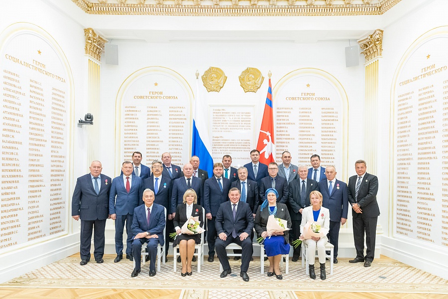 Волгоградский губернатор наградил орденом волгоградского вице – губернатора