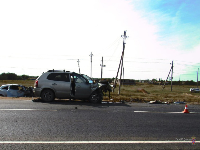 Женщина погибла, четверо в больнице: Opel врезался в Hyundai под Волгоградом