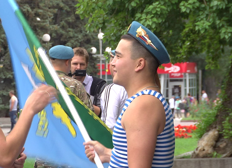 Никто кроме нас: Волгоград отмечает день ВДВ