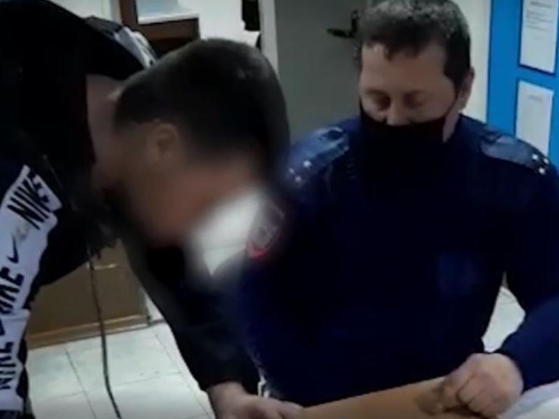 В Волгоградской области пьяный угонщик иномарки вынудил полицейского открыть огонь