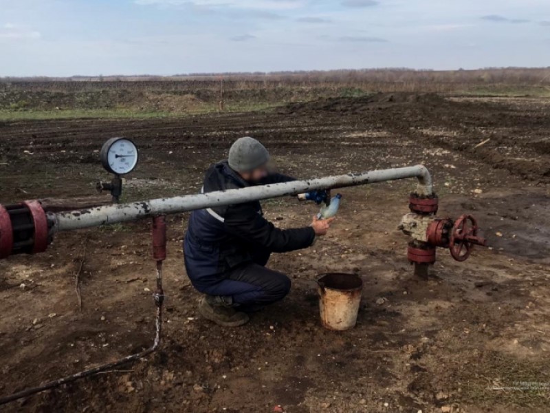 «Сливали прямо с нефтепровода»: волгоградскую ОПГ поймали с 20 тоннами «черного золота»